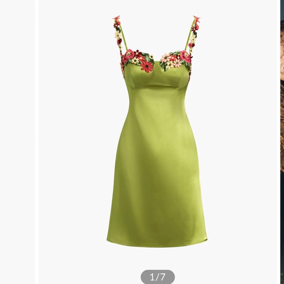 Cute girl pop like green floral minidress - Picture 1 of 4